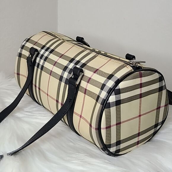💯 Authentic Burberry  Handbag 🍀 - Picture 12 of 15